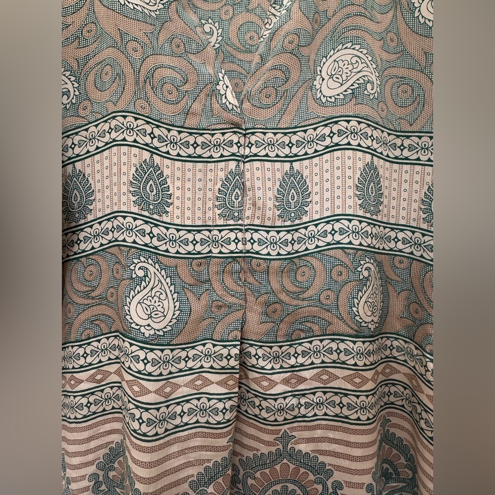 ✨ Guru Silk Paisley Top - Picture 10 of 14